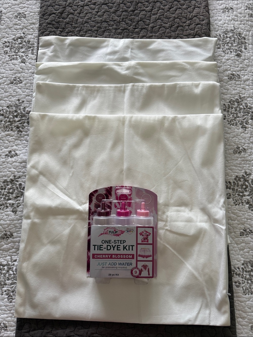 Cherry Blossom One-Step Tie-Dye Kit with White Pillow Covers